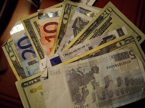 Euros and US$ Photo:ChicagoEye