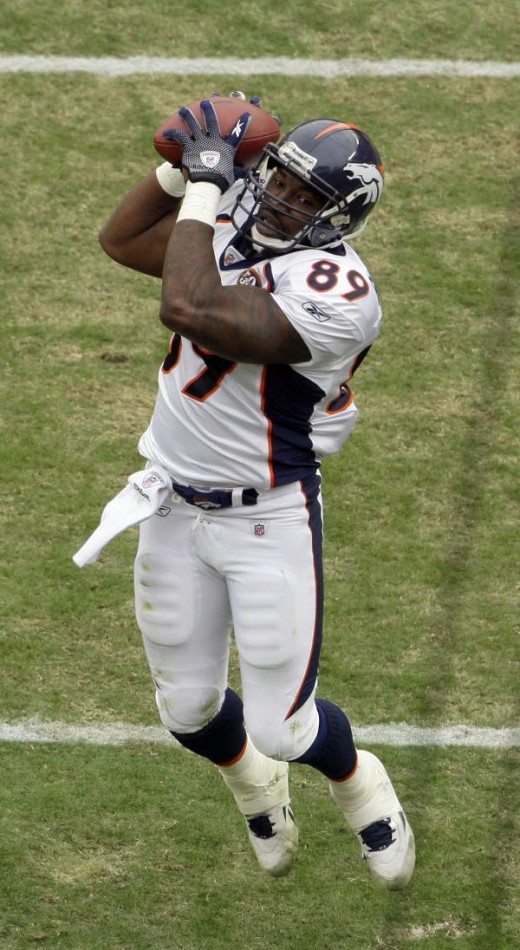 Denver Broncos tight end Daniel Graham catches a short pass before running for a touchdown during the first quarter of an NFL football game Sunday, Dec. 6, 2009 in Kansas City, Mo. (Charlie Riedel/The Associated Press)