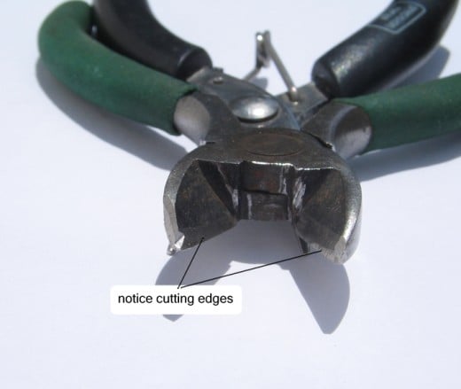 Side cutters profile shows the cutting edge of pliers!