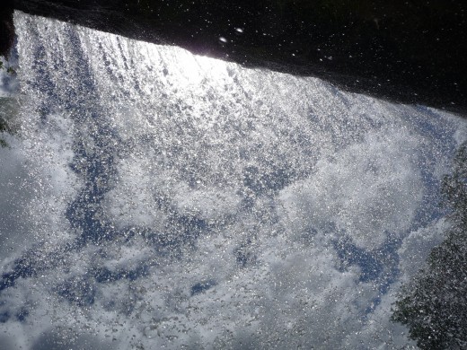 A sky of cascading diamonds 