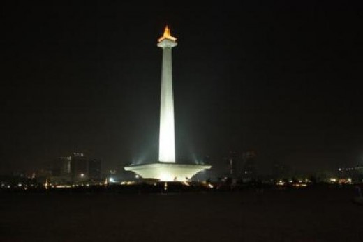Monas at night