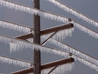 If ice forms a connection between the upper and lower power lines, an explosion may occur.