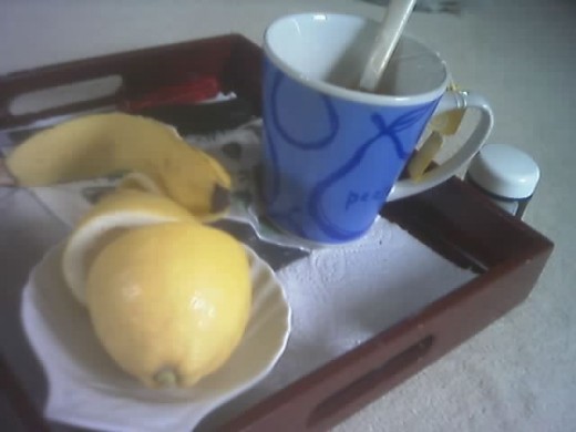 dali48's breakfast with tea and lemon and banana etc...
