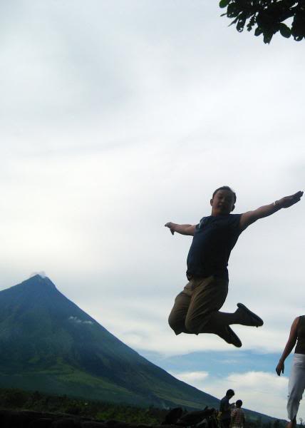 A jump of joy with Mayon Volcano as a backdrop will certainly make a great souvenir picture.