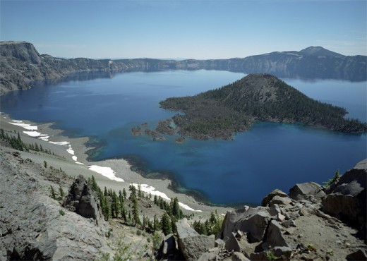 A full view of the lake from the north rim.