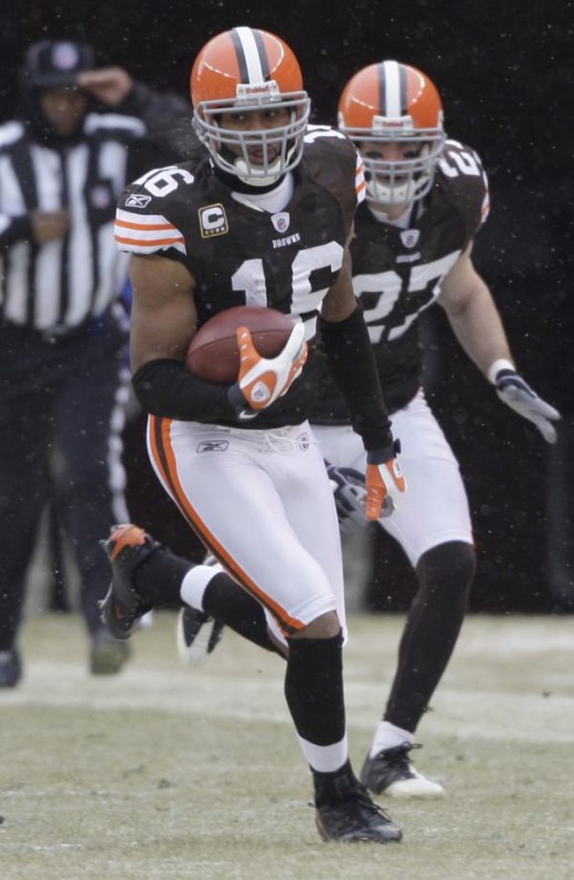 Followed by teammate Nick Sorensen, Cleveland Browns wide receiver Josh Cribbs (16) runs with a kick return against the during pre-game warm ups before their NFL football game Sunday, Jan. 3, 2010, in Cleveland. (AP Photo/Amy Sancetta)
