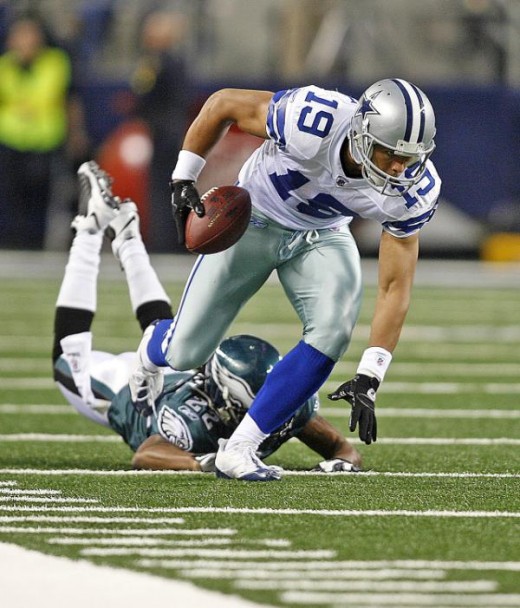 Dallas Cowboys receiver Miles Austin (19) runs after a catch during an NFL football game against the Philadelphia Eagles, Sunday, January 3, 2010 at Cowboys Stadium in Arlington, Texas. The Cowboys won the game, 24-0. (AP Photo/James D Smith)
