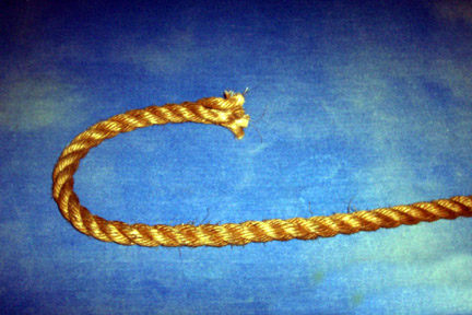 Cut the end of the rope evenly.