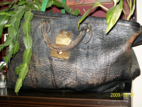 This is the actual bag of a pioneer physician, Dr. Arthur Ruhl, many of whose medical items are displayed here.