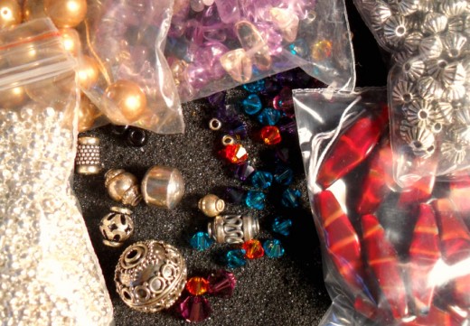 Learn to read the jewelry beads equation on packaging, in catalogs and when shopping from the Internet.