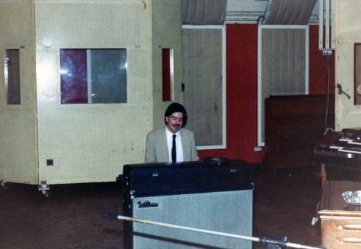 me having a play of the fender rhodes electric piano