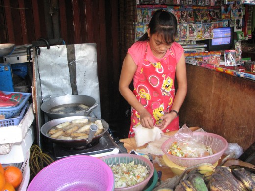 Another vendor frying and selling vegetable lumpia