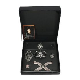 Twilight fans will be delighted with this Twilight jewelry set just like the movies!