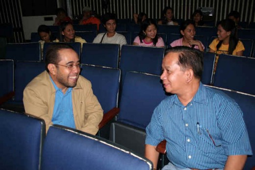 Dr. Carlo 'Caloy' Arcilla and Dr. Bernardo Soriano exchange views on Physics and Meteorology.