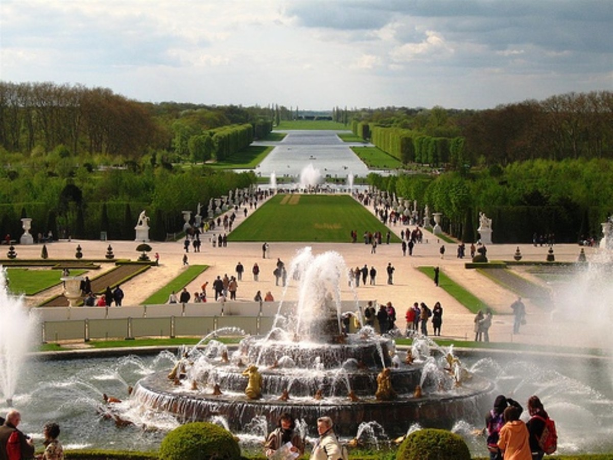 Palace of Versailles garden with fountain