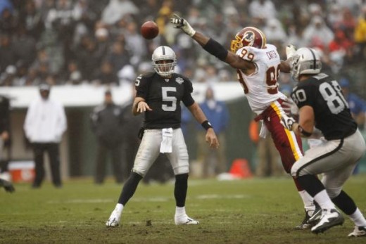 Oakland Raiders quarterback Bruce Gradkowski (5) in action during an NFL football game in Oakland, Calif., Sunday, Dec. 13, 2009. (AP Photo/Marcio Jose Sanchez)