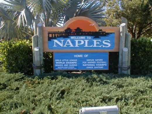 Welcome to Naples sign