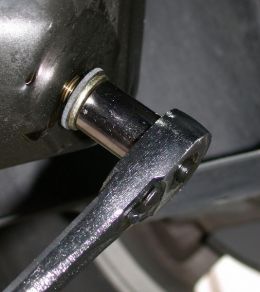 Screw on Drain Plug (wikihow)