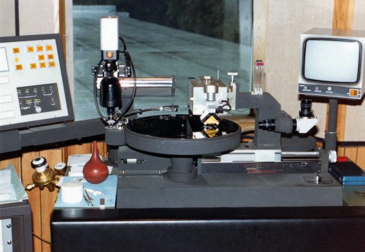 The laquer room. we were glad to be inside as it was by now chucking it down with rain, which of course made those outside 'run & hide their heads'!