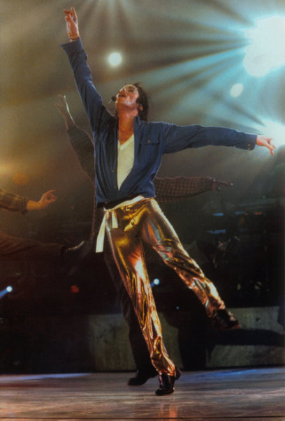 MJ always incorporated a type of Ballet in many of his moves 