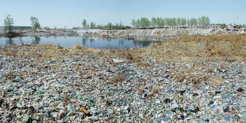 Perfume Fills Landfill (Photograph by Photographer Wang Jiuliang)