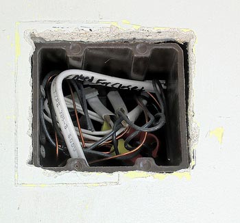 Looking closely, you can see the date stamped on the wire, meaning that it was made after 1987. (Left, outter side of wire)