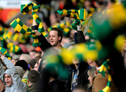 Green and gold scarves.  Anti glazer protest.