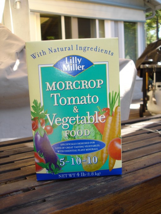 This is a compound fertilizer with a 5-10-10 NPK ratio.  It says "with natural ingredients", but that does not mean it is certified organic.