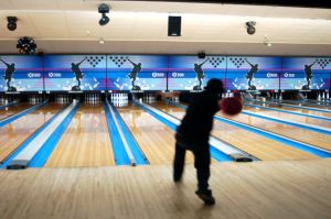 Let's go bowling together!