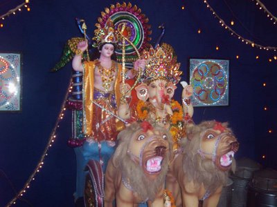 hindugodworshippicture.blogspot.com - Hindu Festival in ethnic neighborhood