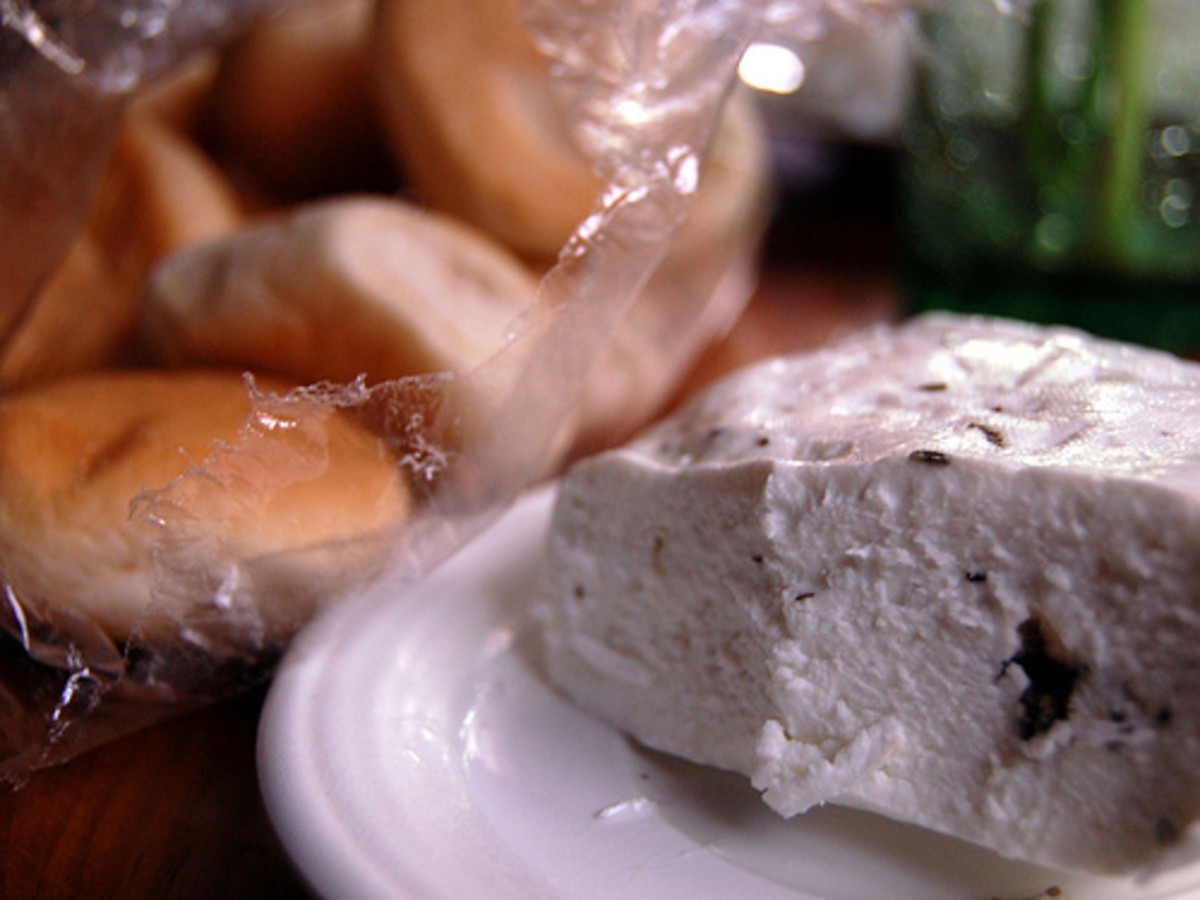 Cottage Cheese with Bread (Kesong Puti with Pandesal) (Photo courtesy by ~MVI~ from Flickr.com)