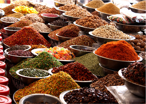 Healthy spices in a market photo: Sudamshu