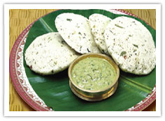 POUR CHUTNEY OVER BANANA LEAF FROM THE COPPER CONTAINER THE BANANA LEAF CONTAINS HERBS TO REDUCE BLOOD PRESSURE AND TRIGLYCERIDES.USE HAND BREAK IDLI DIP IN CHUTNEY AND EAT.TAKE A SPOON OF SAMBHAR AND SUCK IT IN TO YOUR MOUTH AS YOU MUNCH SOFT IDLI Y