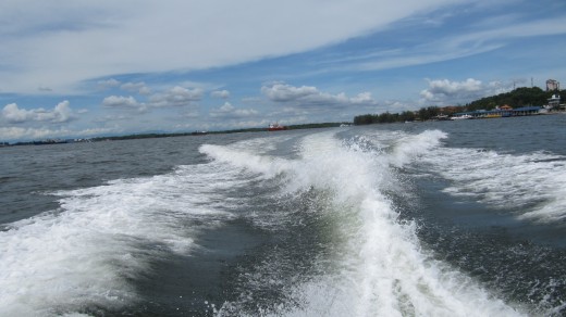 Speeding away from Lumut Jetty. Photo by Yean Xin