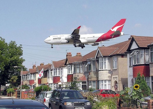 Qantas Airways - One of the finest airlines in the World fly over buildings in London. Image credit: Wikipedia 