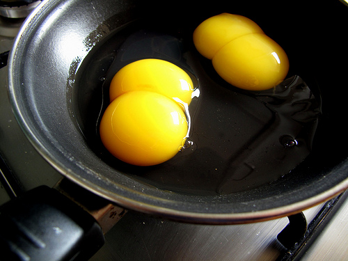 How to fry eggs photo: twenty_questions @flickr