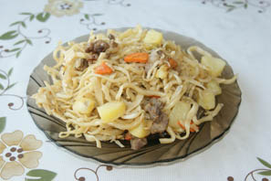 tsuivan -- stew with noodles and ingredients  http://www.gohovd.com/mwiki/images/6/6d/Tsuivan.jpg