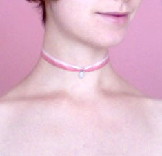 Right... so you can barely see it, but this choker has an opal pendant.  Shiny!