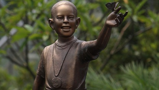 Bronze statue of young President Barack Obama is unveiled in Jakarta, Indonesia (AP). http://www.foxnews.com/scitech/2009/12/15/obama-statue-slammed-facebook-critics/