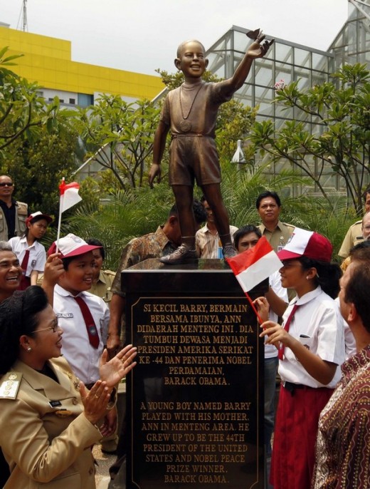 Statue of boy Obama erected in Jakarta. http://www.cristyli.com/?p=4181