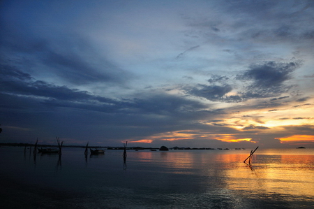 Sunset at Tanjung Tinggi Beach (photo by Wawies Wisnu Wisdantio)