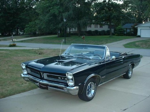 American Muscle Cars - Pontiac GTO convertible