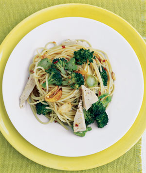 If you like Chicken , Broccoli  , and Spaghetti you'll love this great pasta dish. 