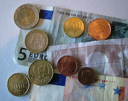 Money by Danish Wikipedia, User:Twid