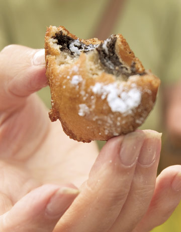 No I have not gone crazy yet. Fried Oreo Cookies are real and they are delicious. 