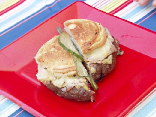 There are many different ways that you can cook and prepare a wonderful cheeseburger or hamburger. 