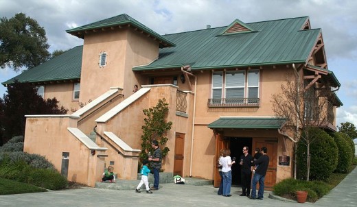 Outside the Steven Kent Winery's tasting room (photo credit: S. Howe on http://www.cheers2wine.com)