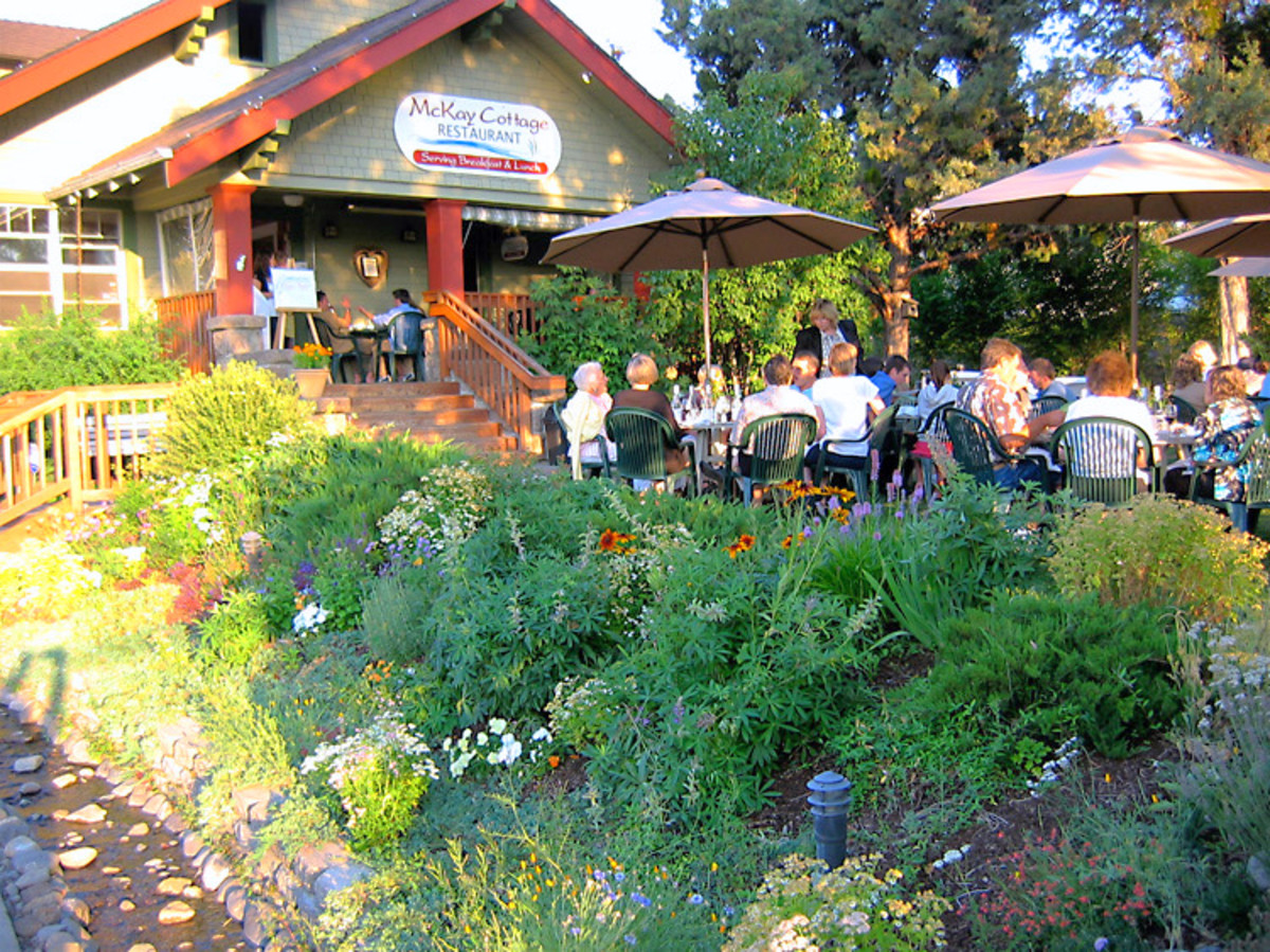 Best Places To Eat in Bend And Redmond Oregon: Central Oregon's Most