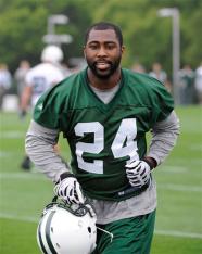 The New York Jets announced early Monday morning Sept. 6, 2010, that they have agreed to a fnew contract with Revis. (AP Photo/Bill Kostroun, File)