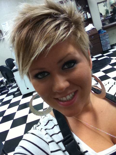 Cute style and darling personality, Andrea will make your beauty treatment a fun experience.